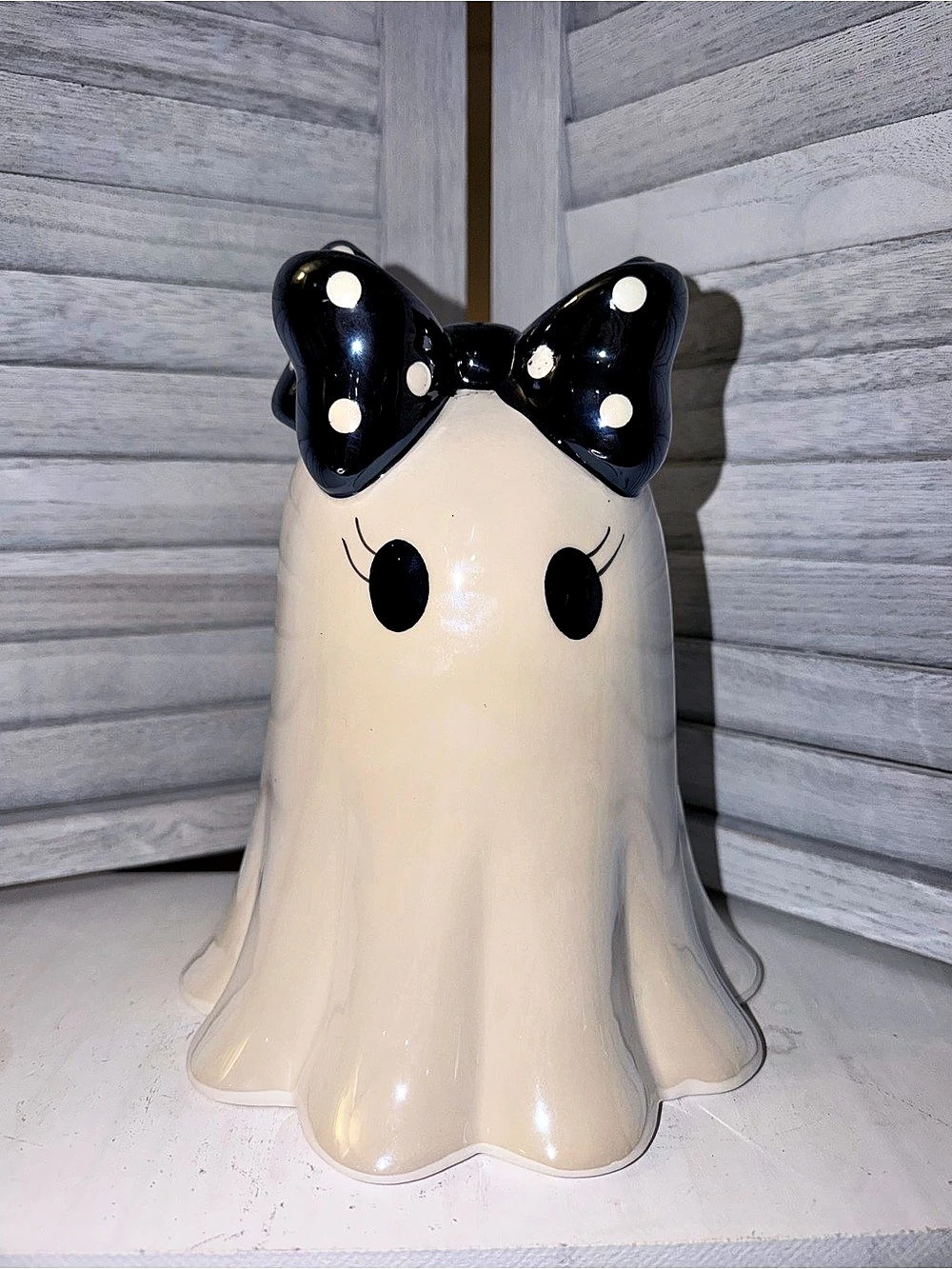Ghost Decor with Bow in White & Black Halloween